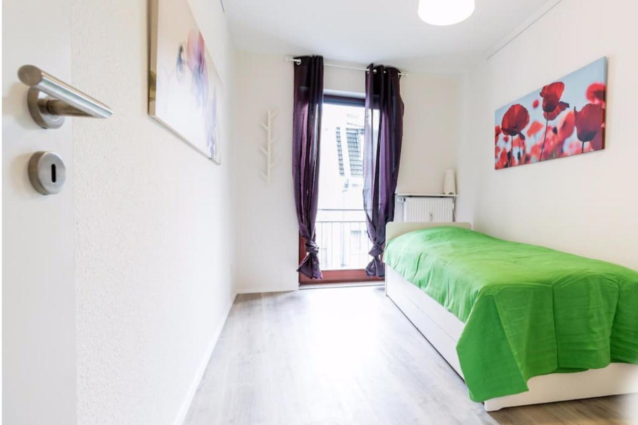 Homefy Oldtown Apartment - 6 People - 2 Bath - Balcony - Top Location Düsseldorf Dış mekan fotoğraf
